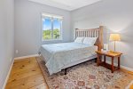 Comfortable and clean room with queen bed